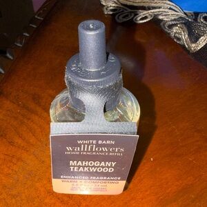 White Barn Mahogany Teakwood Wallflowers Refill - Black and Clear